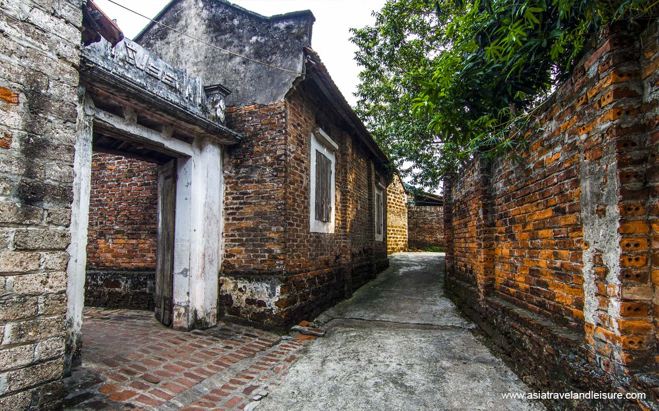 Duong Lam Ancient Village 2 30810